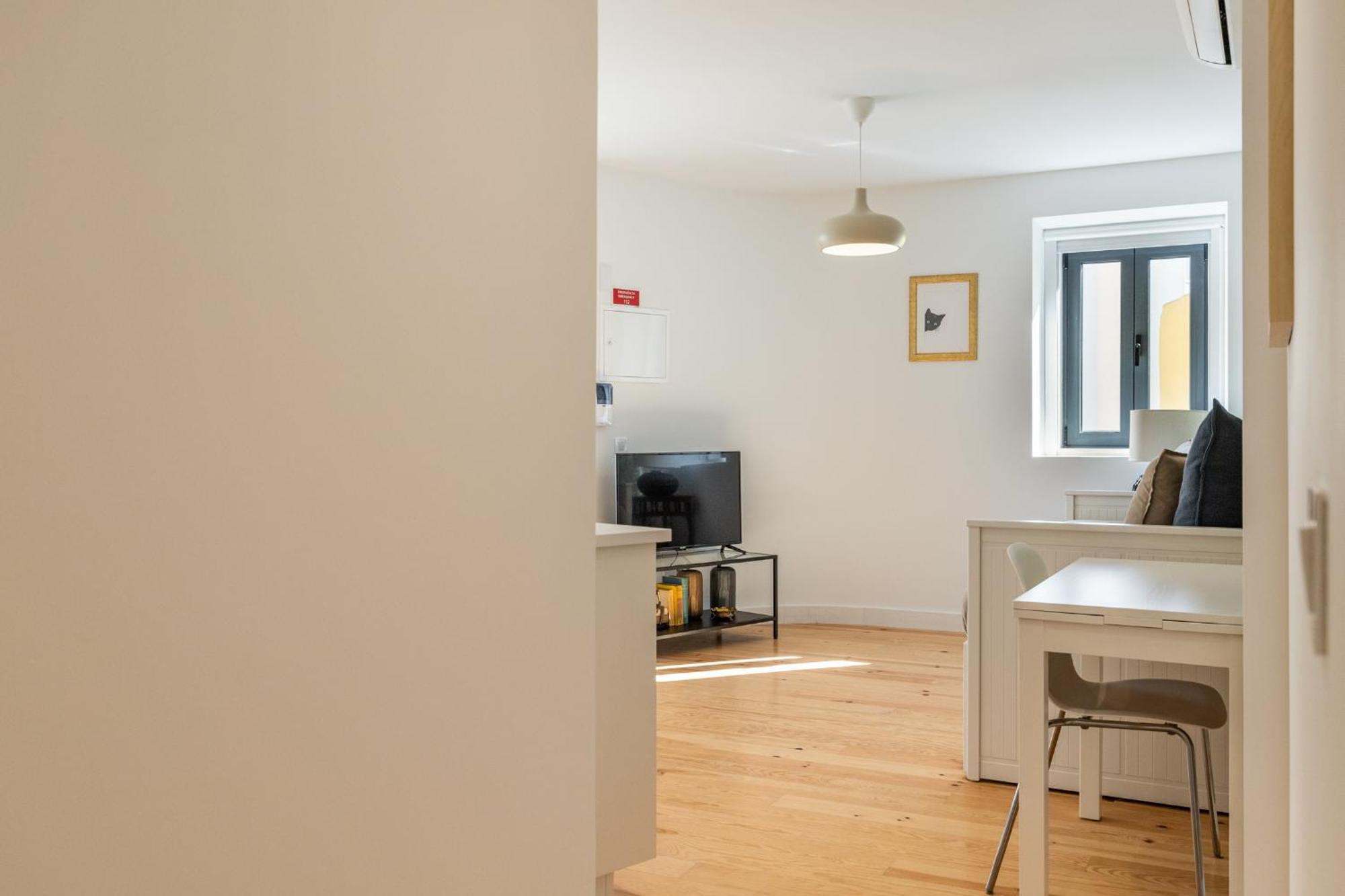 Design And Bright Studios Near Pasteis De Belem Лиссабон Экстерьер фото